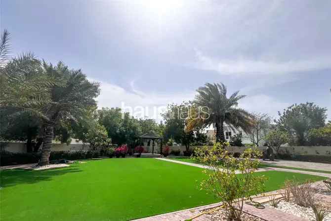 4 Bed Villa To Rent in Meadows 9