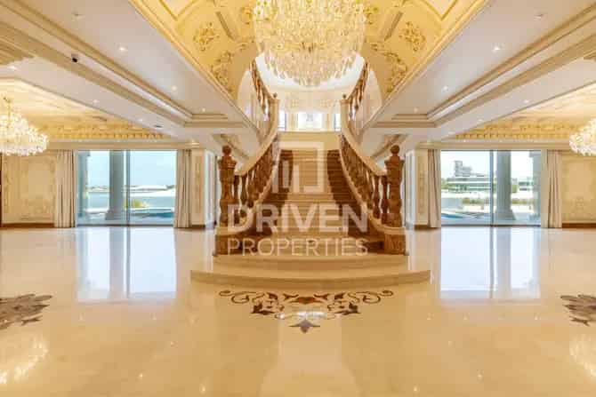 6 Bed Villa For Sale on Frond J