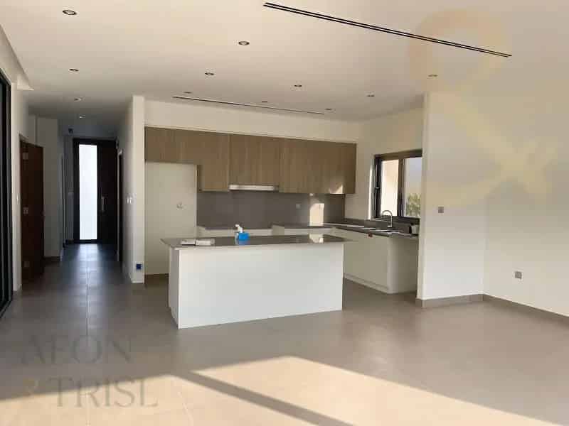 Well Maintained Spacious Villa Single Row