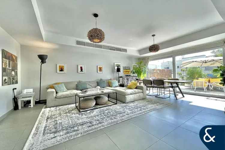3 Bedroom Villa for Sale in Springs 11, Springs 11, The Springs.
