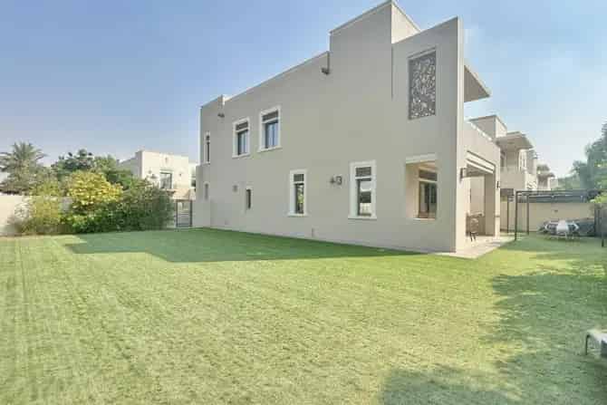 5 Bed Villa To Rent in Azalea