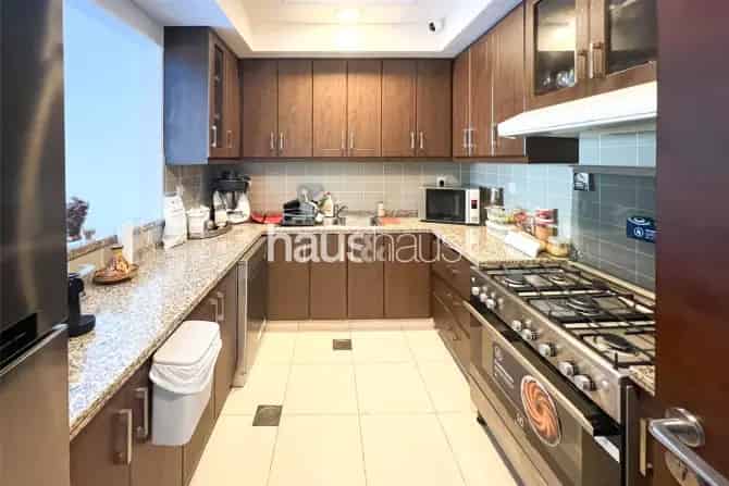 4 Bed Villa For Sale in Mira 2