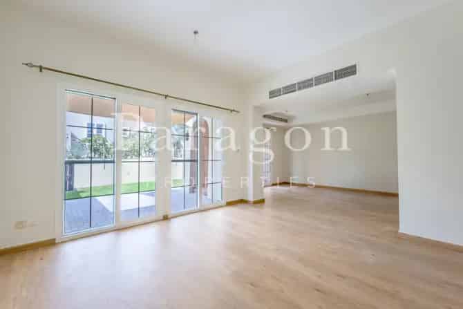 3 Bed Townhouse To Rent in Al Reem 1