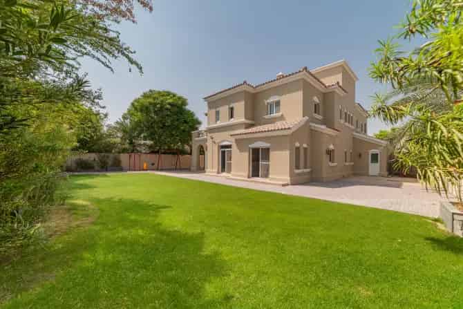 5 Bed Villa To Rent in Alvorada 4