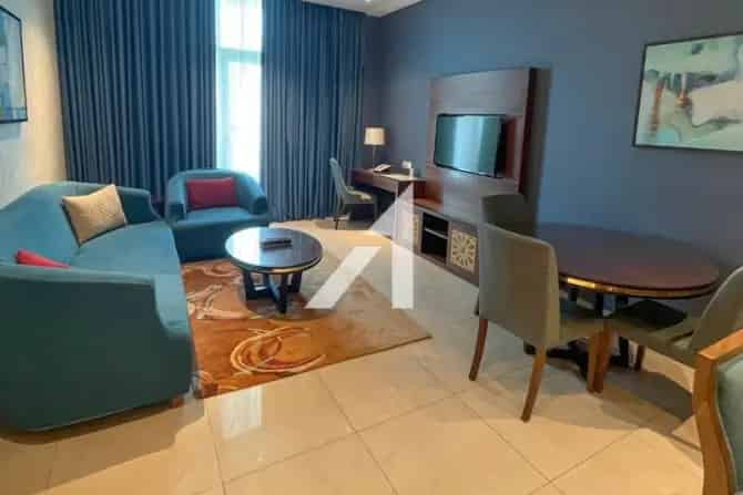 1 Bed Hotel Apartment To Rent in Royal Continental Suites