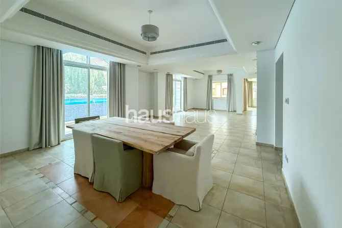 5 Bed Villa To Rent in Calida Village