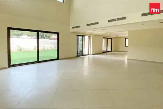 4 Bed Villa To Rent in Yasmin
