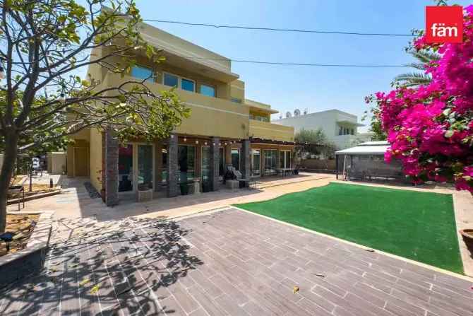 5 Bed Villa For Sale in Saheel 1