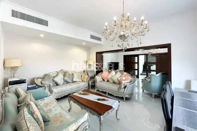 4 Bed Villa To Rent in Meadows 4