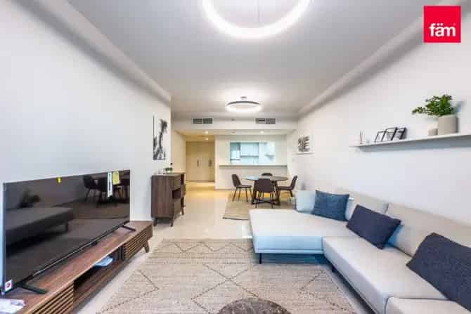 1 Bed Apartment For Sale in Lake Point Tower