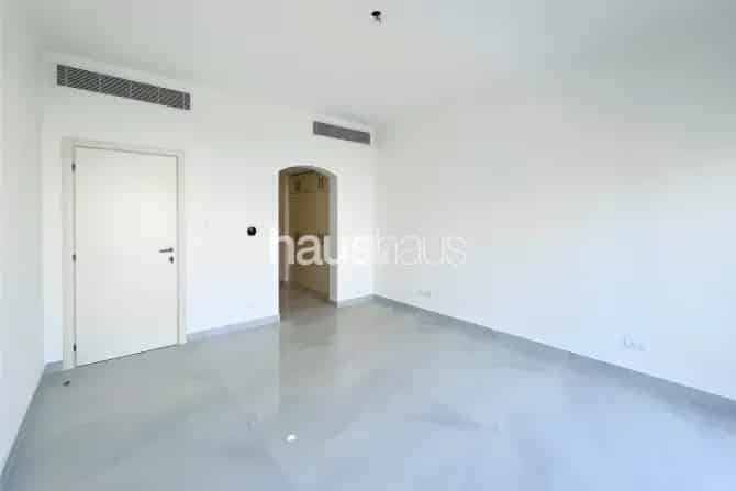 5 Bed Villa To Rent in Meadows 2