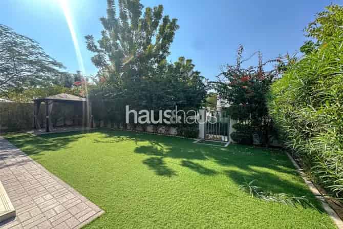 4 Bed Villa To Rent in Sidra 2