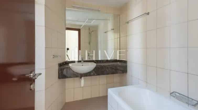 Buy 2 Bedroom Apartment in Jumeirah Lake Towers with Modern Amenities