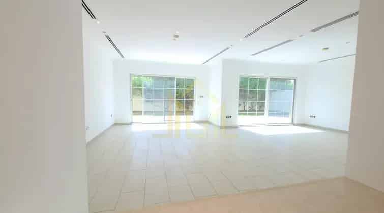 Rent 4 Bedroom Villa in Jumeirah Park Dubai with Private Pool and Garden