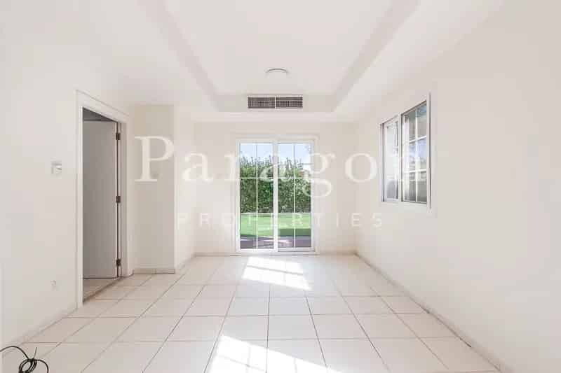 Vacant Easy to View Close to Lake