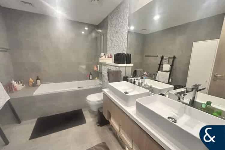 2 Bedroom Apartment for Sale in Stella Maris, Stella Maris, Dubai Marina.