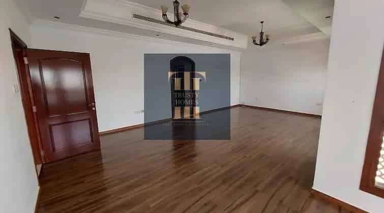 Rent 5 Bedroom Villa in Jumeirah 3 with Private Garden and Pool