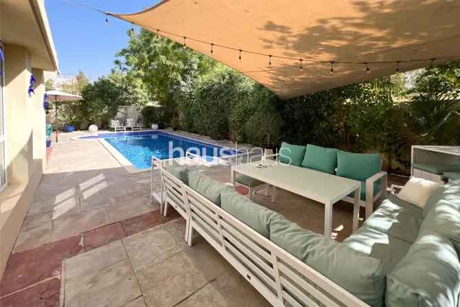 6 Bed Villa To Rent in Meadows 5