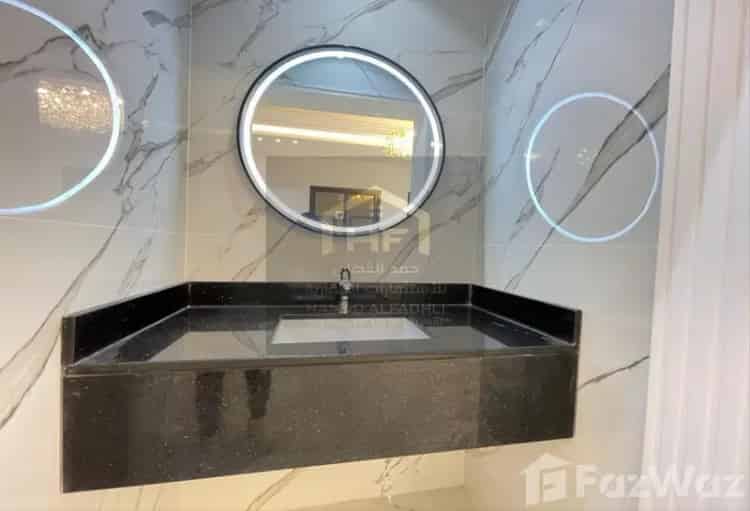 Buy Villa in Al Yasmeen 1 with Modern Design and 5 Bedrooms