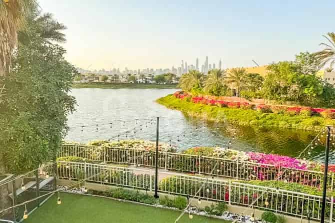 6 Bed Villa For Sale in Meadows 7