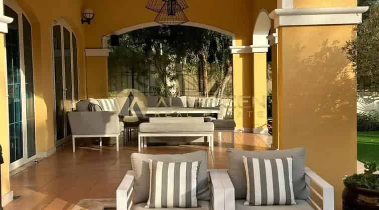 5 Bedroom Villa for Rent in Jumeirah Park Dubai with Pool and Garden