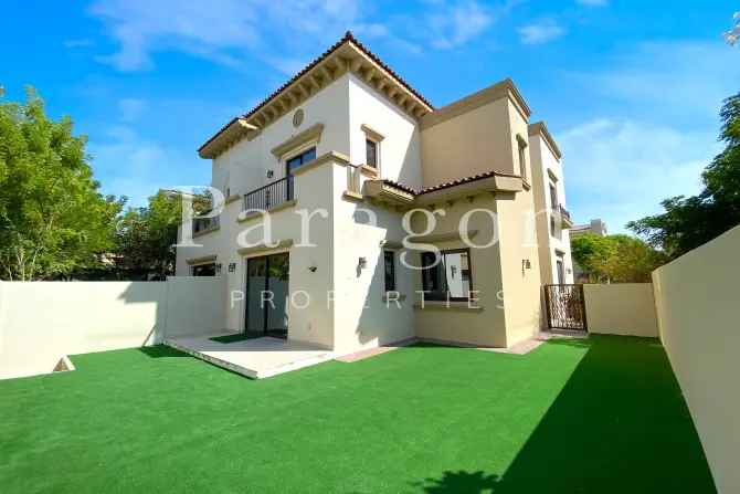 4 Bed Townhouse For Sale in Mira 2