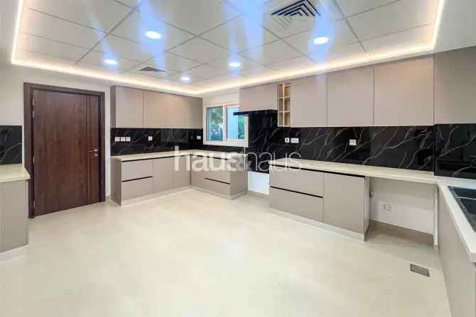 4 Bed Villa To Rent in Meadows 5