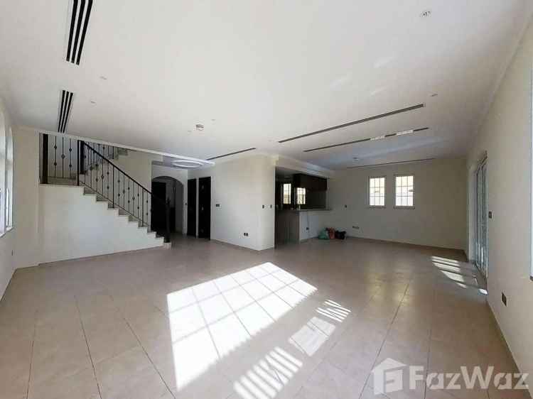 Rent 4 Bedroom Villa in Jumeirah Park with Spacious 9000 Sqft Area