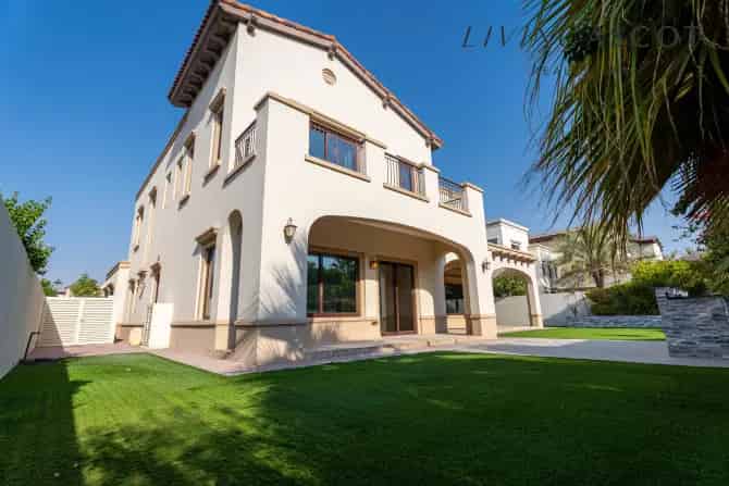 6 Bed Villa To Rent in Rosa