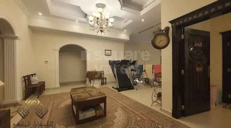 Rent Luxury Villa with 10 Bedrooms and 17 Bathrooms in Al Warqaa 2