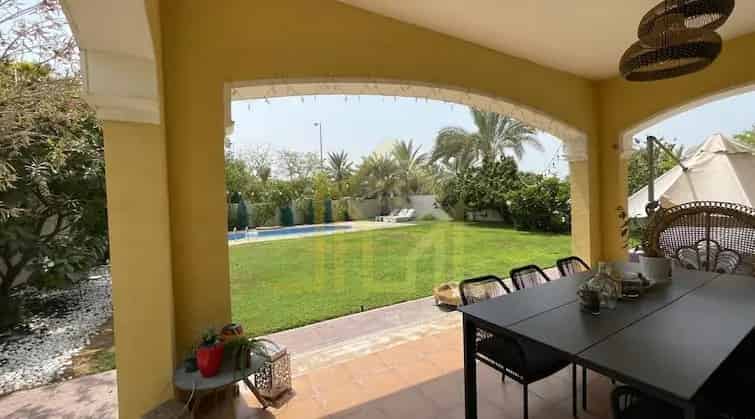 Rent 4 Bedroom Villa in Jumeirah Park Dubai with Private Pool