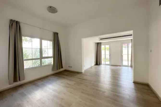 3 Bed Villa To Rent in Zulal 1