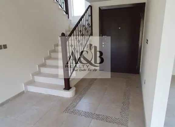 Rent 3 Bedroom Villa in Jumeirah Park with Landscaped Garden