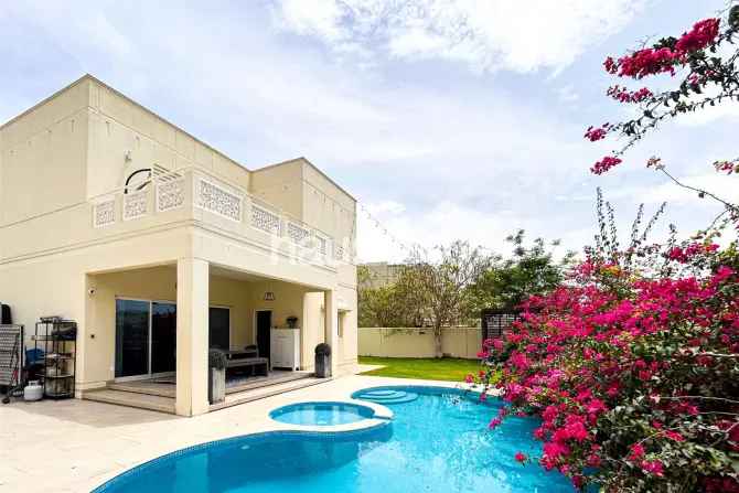 4 Bed Villa For Sale in Meadows 9