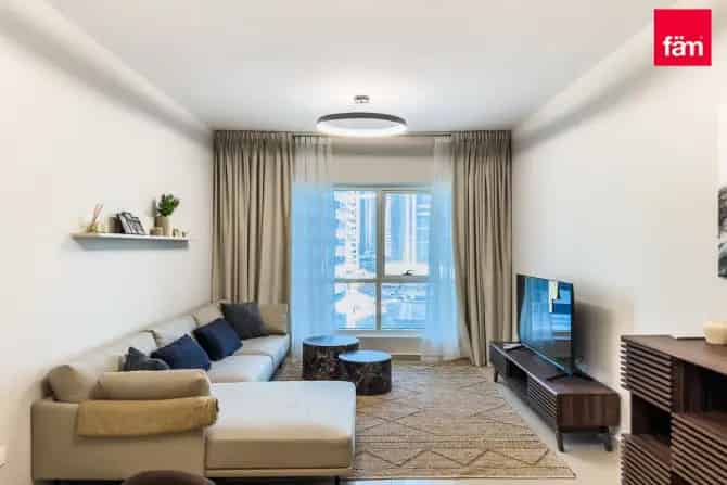 1 Bed Apartment For Sale in Lake Point Tower