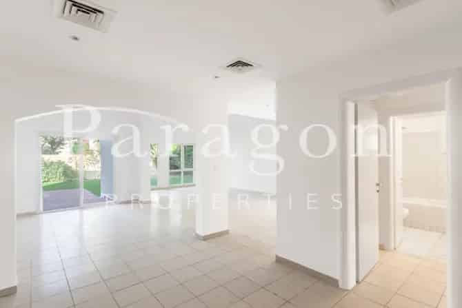 5 Bed Villa To Rent in Meadows 4
