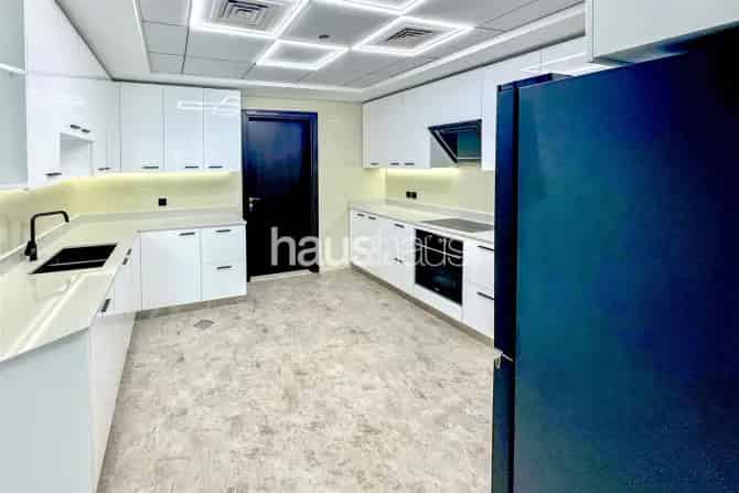 3 Bed Apartment For Sale in 23 Marina