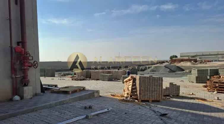 Warehouse for Rent in Dubai Industrial Park with Power and Security Features