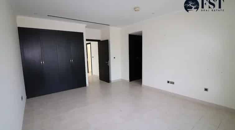 Rent 5 Bedroom Villa in Jumeirah Park with Private Pool and Garden