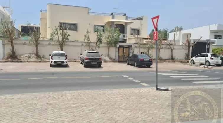 Buy 6 Bedroom Villa in Jumeirah 1 with Spacious Garden Area