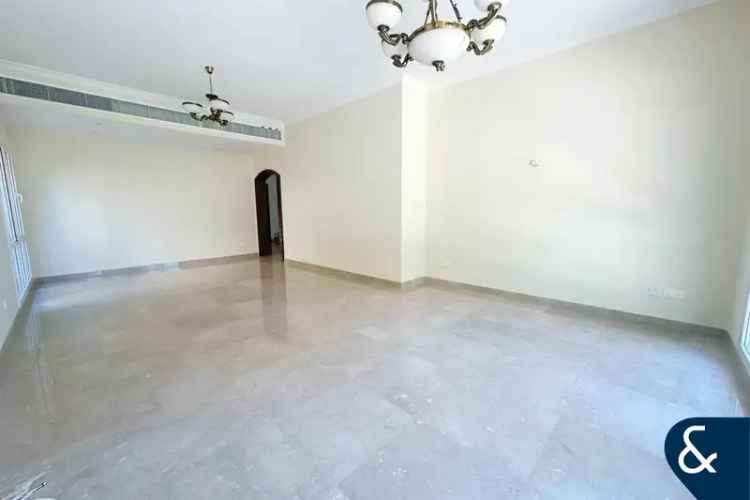 4 Bedroom Villa for Sale in Meadows 8, Meadows 8, Meadows.