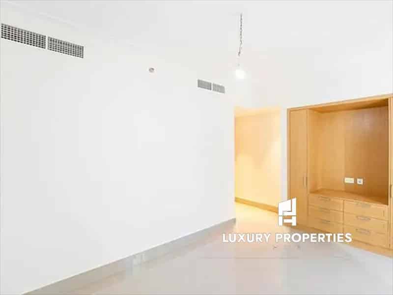 Unique Villa Upgraded Furnished Elevated