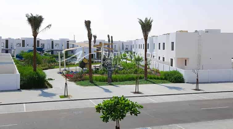 Rent 3 Bedroom Townhouse in Al Ghadeer Abu Dhabi with Modern Amenities