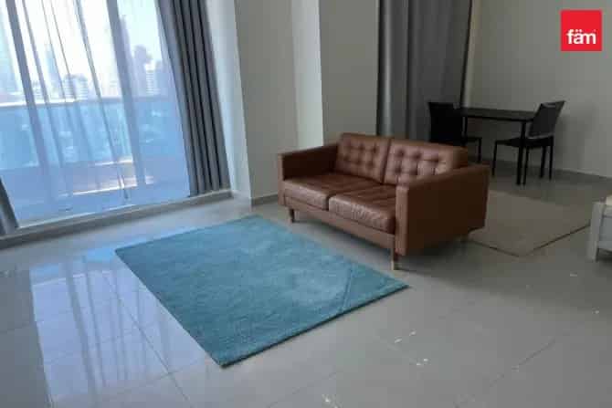 4 Bed Apartment For Sale in Lake Point Tower