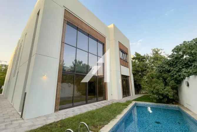 5 Bed Villa To Rent in District One