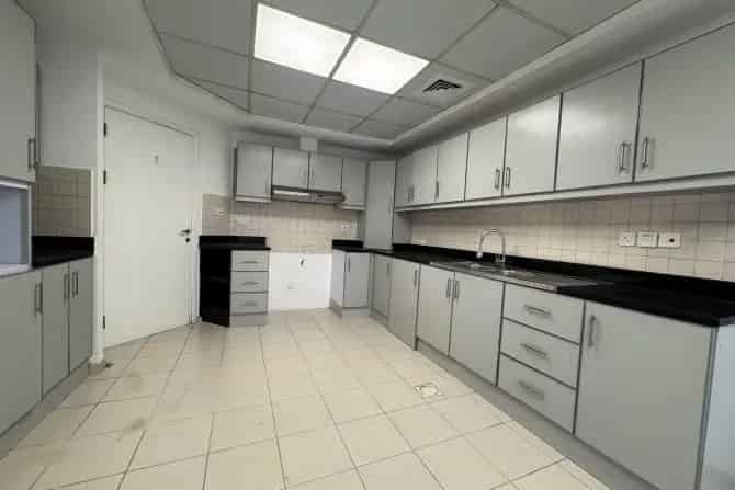 3 Bed Villa To Rent in Meadows 9