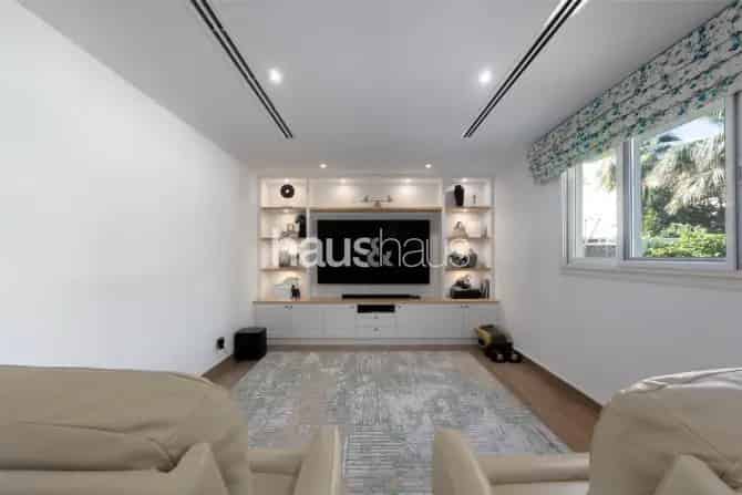 4 Bed Villa For Sale in Meadows 9