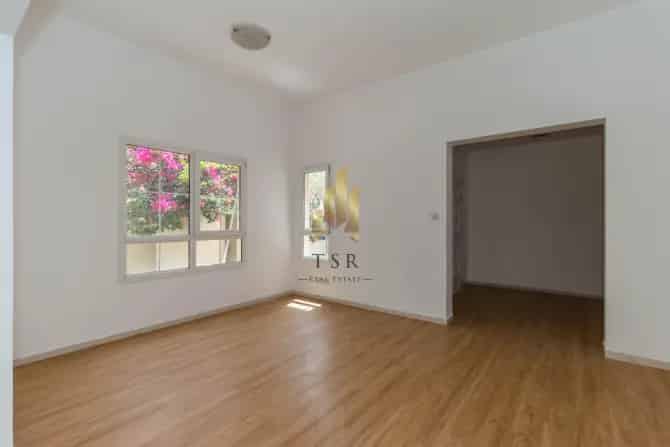 3 Bed Villa To Rent in Zulal 1