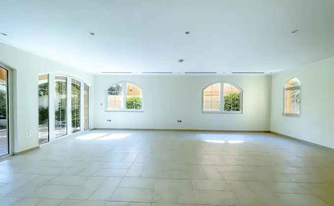 5 Bedroom 5435 Sq.Ft. Villa for Sale in Legacy, Jumeirah Park, Dubai