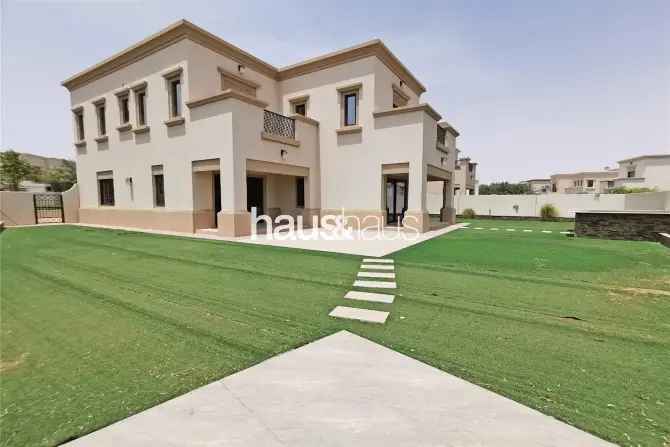 4 Bed Villa To Rent in Yasmin